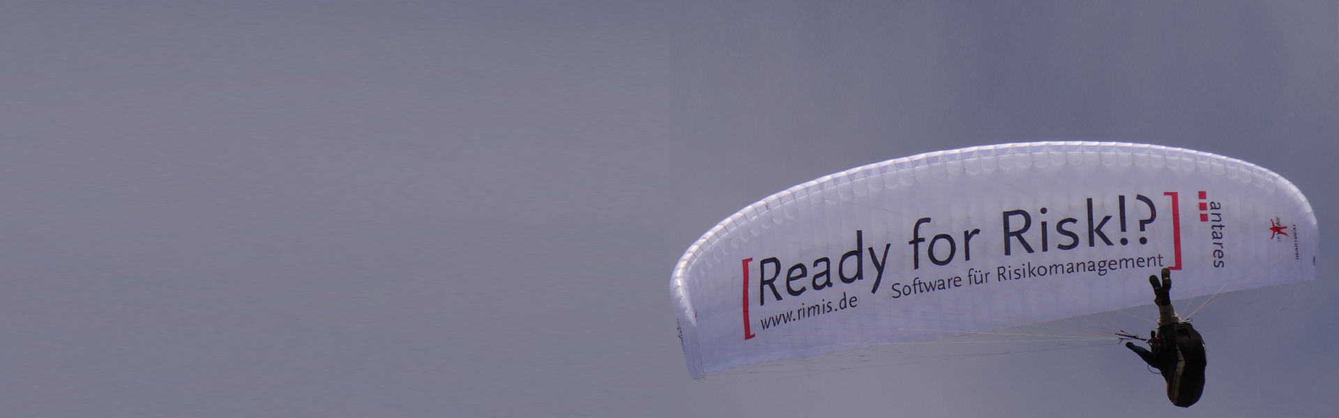 Header zu antares RiMIS von SYNAXUS mit Fallschirm von Jürgen Günther von antares